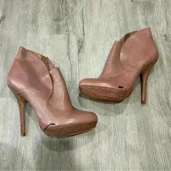 Vero Cuoio Pink Leather Bootie Heels - Picture 1 of 8